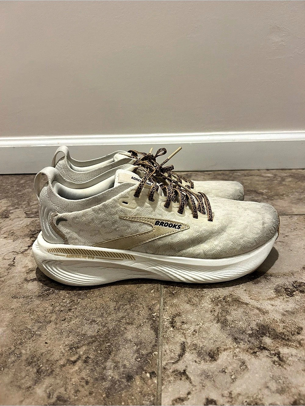 Brooks Adrenaline GTS 25 Women's Athletic Shoes US 9 D